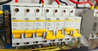 Монтаж УЗО - установка по доступной цене от 370 руб в Лангепасе от ЭлектроЛнг